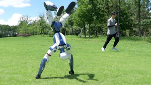 Robot humanoïde intelligent haute précision R1, capteurs, construction en métal et caoutchouc, compatible 5G, contrôle par application, service Android 12 - Product Image 5