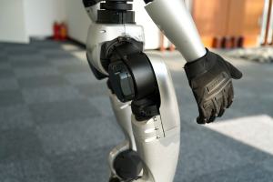 Robot Humanoide Unitree G1, Personaliza su Apariencia, Articulaciones Flexibles y Ligeras - Product Image 6