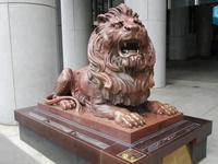 Sculpture de lion en bronze moderne de grande taille personnalisable pour l'extérieur pour la technique de moulage de décor de jardin