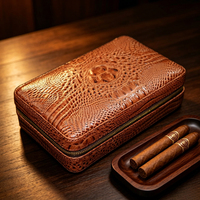 GUEVARA Étui portable pour cigares en cuir de crocodile de qualité supérieure avec doublure en bois de cèdre et humidificateur, capacité de 4 cigares