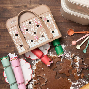 Sac de plage en EVA personnalisé imprimé pour Noël, motif canne à sucre et flocon de neige, sac de plage en caoutchouc imperméable avec trous, vente en gros - Product Image 1