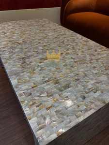 Table basse élégante faite à la main avec incrustation de nacre-Mobilier d'accent artistique pour la conception de maisons de luxe - Product Image 3