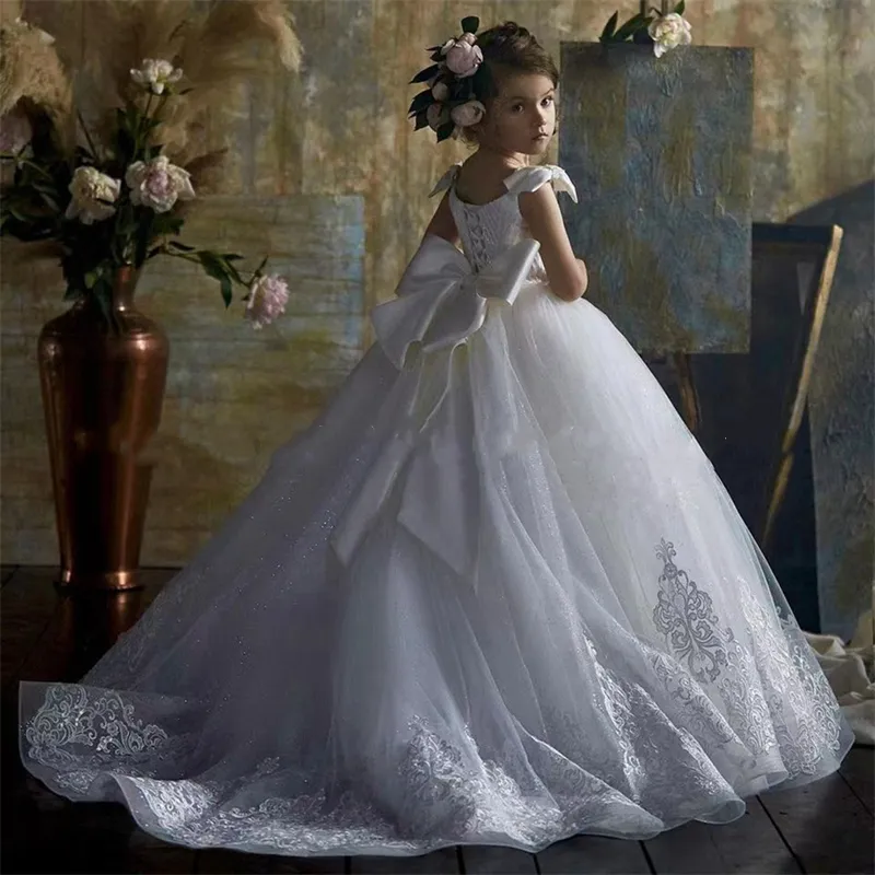 2023 Últimas Crianças Ball Gown Lace Applique Bow Princesa Aniversário Performance Party Evening Dresses Flower Girls Wedding Dresses