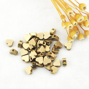 Cuentas de <span class=keywords><strong>Latón</strong></span> <span class=keywords><strong>en</strong></span> Forma de Corazón HP0189 con Orificio Recto, Accesorios para la Fabricación de <span class=keywords><strong>Joyería</strong></span>, Venta al por Mayor - Product Image 1