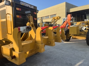 Niveleuse à moteur Caterpillar 140H d'occasion, moteur CAT 3306 d'origine, lame de 14 pieds, bon état, niveleuse routière d'occasion. - Product Image 5