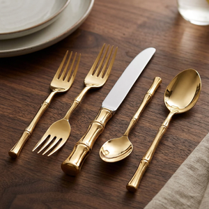 Juego de Cubiertos Modernos de Lujo en Acero Inoxidable Dorado con Mango Estilo Bambú |   En Stock |   Para Bodas y Eventos |   Venta al por Mayor de Fábrica - Product Image 1