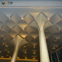Panneaux de plafond en aluminium 3D décoratifs, forme pyramidale, couleur champagne doré brossé, tuiles de plafond en métal PVDF pour hall d'hôtel, centre commercial, atrium