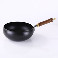 Wok Zhangqiu fait main à motif martelé, poignée en bois, antiadhésif, pour cuisinière à gaz, idéal pour la cuisine domestique, cadeau parfait