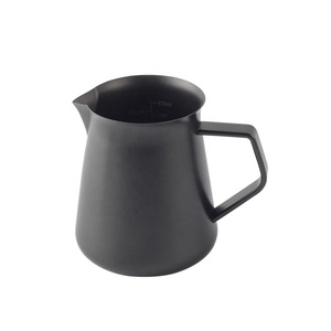 Jarra Minimalista de Metal Negro para Espumar Leche, 800 ml, Accesorio Duradero para Café y Té - Product Image 1