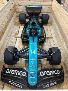 Sculpture de voiture de course en fibre de verre en résine conçue sur mesure Artisanat d'affichage décoratif fait à la main - Product Image 3