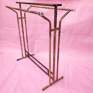 Porte-vêtements sur pied en fer au design moderne Présentoir suspendu latéral pour magasin de vêtements pour femmes <span class=keywords><strong>Combinaison</strong></span> de présentoirs de magasin - Product Image 4