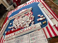 Tapis de jeu de Mahjong floral patriotique de luxe moderne de 31,5 pouces avec base antidérapante en caoutchouc pour Mahjong américain, poker et divertissement