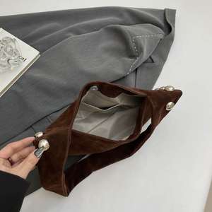 Sac à main pour femme 2026 en cuir PU souple riveté, sac à bandoulière demi-lune pour femme - Product Image 3