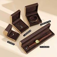 A1 Schmuckbox mit Kieselstein-Struktur, Goldverzierung, Ledertextur, Schokoladenbrauner Samt-Innenausstattung für Ringe, Halsketten, Uhren, mit Anpassbarem Logo-Set