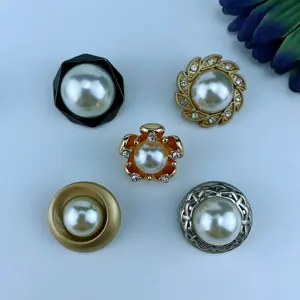 Customized Metal alloy brass sewing button covers pet Buttons for men gorgeous iron on crown rhinestone