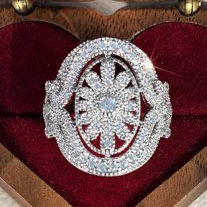 Anello di Lusso con Corona, Fiocco di Neve e Motivi Floreali per Donne, Gioiello da Dito in Stile Elegante - Product Image 3