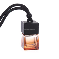 Diffuseur de parfum de voiture élégant de forme carrée de 8ml suspendu bouteille de parfum en verre couvercle en bois noir accessoire intérieur pour intérieurs de voiture