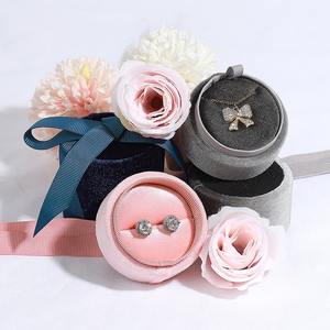 Boîtes de rangement pour bijoux en velours avec ruban en soie et logo personnalisé, fermeture à cordon, design tendance pour bagues, pendentifs, boucles d'oreilles, Saint-Valentin - Product Image 1