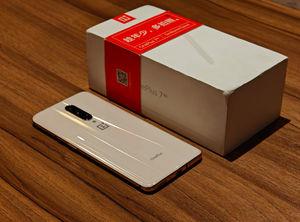 Venta al por Mayor de Teléfonos Inteligentes OnePlus 7 Pro 4G LTE/CDMA Desbloqueados con Android 9, Pantalla QHD AMOLED de 90Hz, Octa Core, Carga Inalámbrica, en Español - Product Image 1