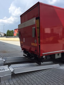 Nueva Rampa de Carga Industrial BIGUP de Alta Resistencia - Construcción Robusta de Aluminio - Borde de Aleación de Aluminio - Plataforma de Acceso con Capacidad de Carga de 4000 kg - Product Image 2