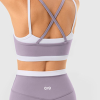 Ensemble de yoga personnalisé avec bordure contrastante pour femme, soutien-gorge superposé à double bretelle sans couture avant, short cycliste, tenue de sport et fitness