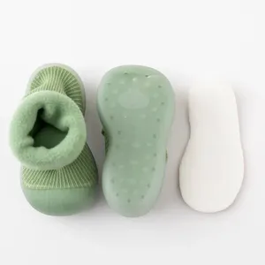 Sepatu sepatu bayi baru lahir, sneaker kaus kaki jalan anti slip balita laki-laki dan perempuan dengan sol karet