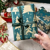 Rouleaux de papier cadeau de Noël vert avec flocons de neige dorés, arbres et lettres, ensemble de papier d'emballage cadeau 17x120 pouces (42,5 pieds carrés) recyclable