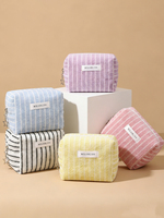 Tas Kosmetik Kain Terry Bergaris Kapasitas Besar Tas Penyimpanan Perlengkapan Mandi Portabel untuk Perjalanan Tersedia