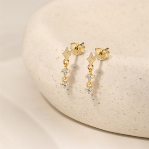 Pendientes de Plata de Ley 925 con Borla de Estrella de Cuatro Puntas Lisa Clásica y Circonitas, Joyería Fina Delicada y Moderna para Mujeres y Niñas - Product Image 3