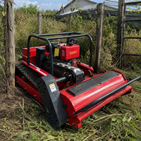 Tondeuse à gazon télécommandée Diesel avec chenilles en caoutchouc pour couper l'herbe dense et la herbe haute sur terrain accidenté