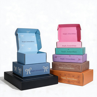 Boîtes en carton ondulé pliables personnalisées avec logo coloré marron, matériaux recyclés, boîte aux lettres personnalisée pour l'emballage de chaussures et de vêtements