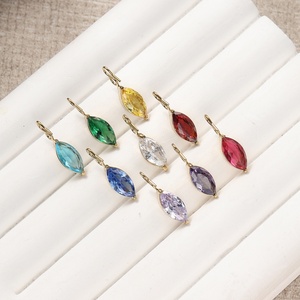 Pendentif en acier inoxydable plaqué or 18 carats avec pierre de naissance, cristal taille marquise 8x3mm, chaîne minimaliste, bijoux fins pour femmes et jeunes filles - Product Image 3