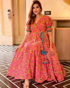 Trajes Anarkali Naranja con Estampado Floral de Alta Calidad, Conjunto de 2 Piezas a Precio de Mayoreo con Personalización Disponible para Tallas Grandes - Product Image 2