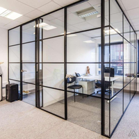 Cloison de bureau en verre avec cadre noir moderne, séparateur de pièce de bureau commercial avec porte en verre
