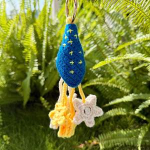 Llavero de ganchillo en stock, colgante de coche de dibujos animados, adorno para colgar y accesorio para bolso, pequeña joya, regalo de San Valentín - Product Image 6