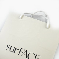 Sac de shopping en carton blanc épais de luxe avec logo personnalisé pour l'emballage de vêtements, de cosmétiques et de cadeaux