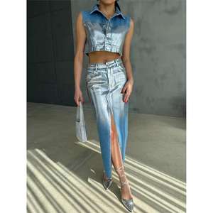 เสื้อกั๊กยีนส์สีน้ำเงินสำหรับผู้หญิง ตกแต่งด้วยลายฟอยล์ - Product Image 4