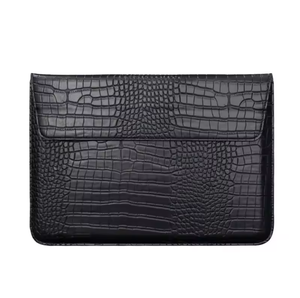 <span class=keywords><strong>Funda</strong></span> para portátil de PU con patrón de CROCO inicial con monograma para MacBook de <span class=keywords><strong>13</strong></span> <span class=keywords><strong>pulgadas</strong></span> y 15 <span class=keywords><strong>pulgadas</strong></span>, <span class=keywords><strong>Funda</strong></span> de cuero con soporte para portátil - Product Image 4