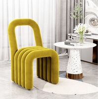 Chaise de chambre d'hôtel en tissu velours moderne et luxueuse, design créatif de forme irrégulière, chaise de salon de hall d'hôtel, chaise de salon