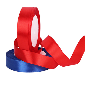 Großhandel Hochwertige 2 cm Blumenstrauß Satin band Rolle individuell bedruckte einfarbige Polyester Satin Bänder für Geschenk verpackung - Product Image 1