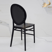 Chaises d'hôtel modernes empilables en plastique PP résistant et durable, aspect rotin, dossier à lattes, imperméables, pour mariages, banquets, salles et salons