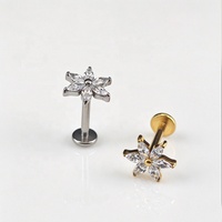 Bijoux de cartilage d'oreille en titane ASTM F136 16G non fileté avec fleur en hexazirconia et dos plat, vente en gros