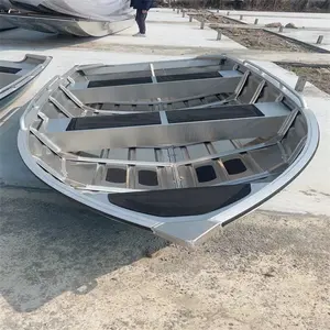 由耐用铝合金制成的14英尺平底河船