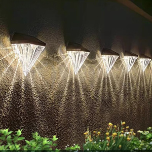 Nouvelle lampe murale solaire extérieure en forme de diamant, étanche, résistante à l'humidité, pour clôture, lumière décorative de jardin, vente directe d'usine - Product Image 2