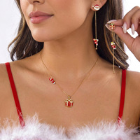 Ensemble collier et boucles d'oreilles en métal plaqué or 18 carats, motif renne et bonhomme de neige, finition émail, ambiance de Noël, cadeau de Noël