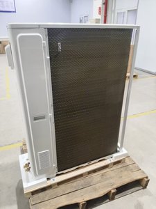 Aire Acondicionado Split de Piso de 5 Toneladas BTU, 220V 60HZ - Product Image 3