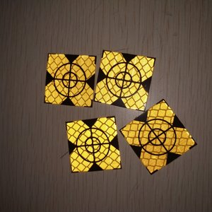 Tùy chỉnh huỳnh quang màu vàng retro phản xạ tam giác mục tiêu kim cương lớp Acrylic chất liệu cho khảo sát - Product Image 4