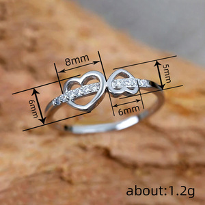 Anello con Doppio Cuore in Zircone per Donne, Gioiello da Dito Elegante e alla Moda - Product Image 4