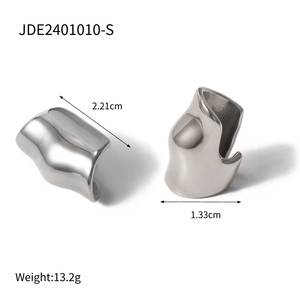 <span class=keywords><strong>Ear</strong></span> <span class=keywords><strong>Cuff</strong></span> J&D Design Minimalista y Moderno <span class=keywords><strong>de</strong></span> Acero Inoxidable Plateado con Baño <span class=keywords><strong>de</strong></span> <span class=keywords><strong>Oro</strong></span> PVD <span class=keywords><strong>de</strong></span> 18K - Product Image 6