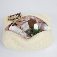 Chine Fabricant De Luxe Femmes Filles Personnalisation logo rose Doux Polaire Terry Sherpa Cosmétique Maquillage Trousse De Toilette Mini Pochette